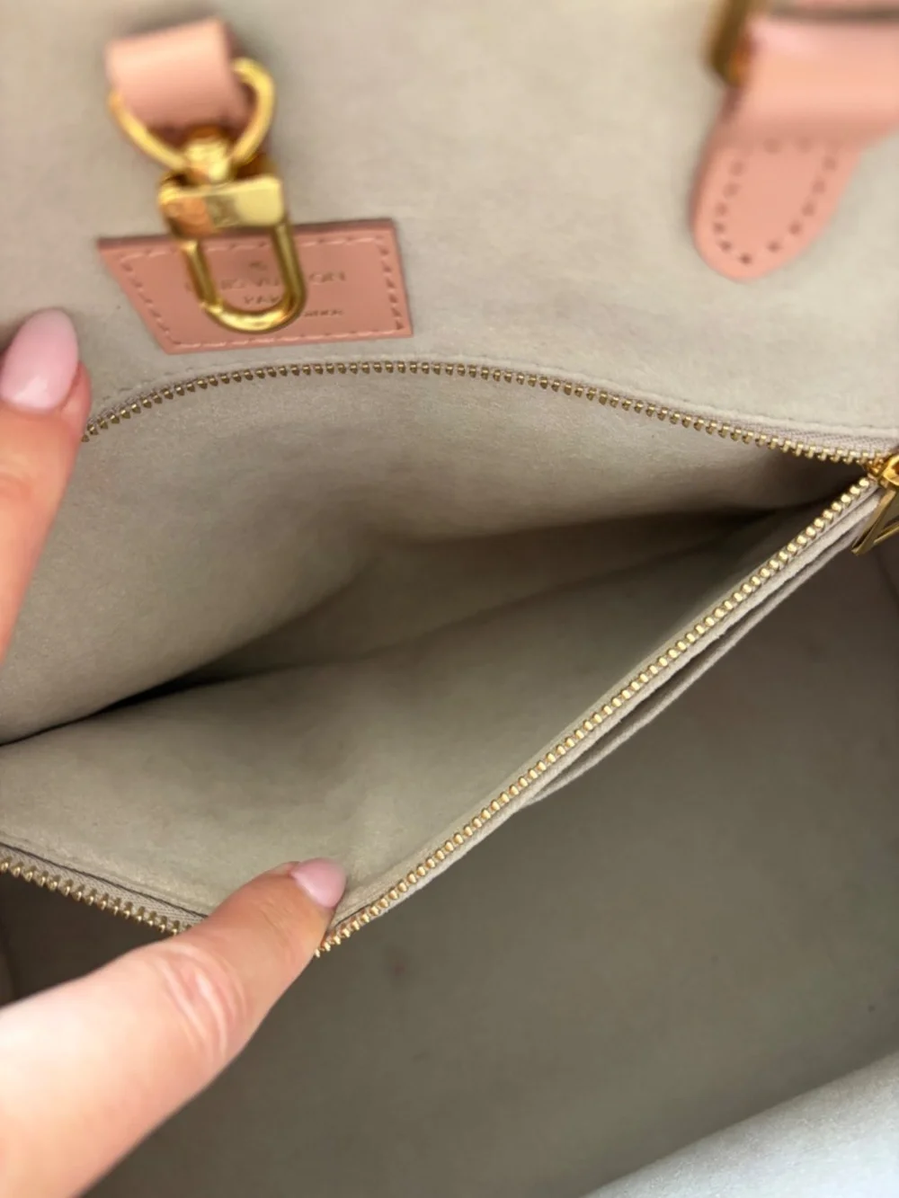 Louis Vuitton OnTheGo MM Giant Monogram Empreinte Leather Tote – Pink/Rose